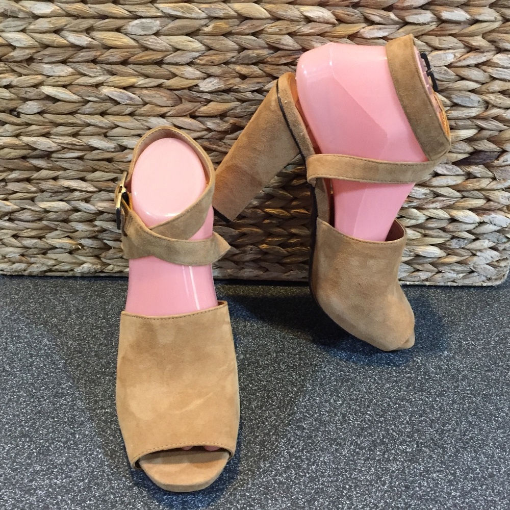 Diane Von Furstenberg Tan Suede Heels